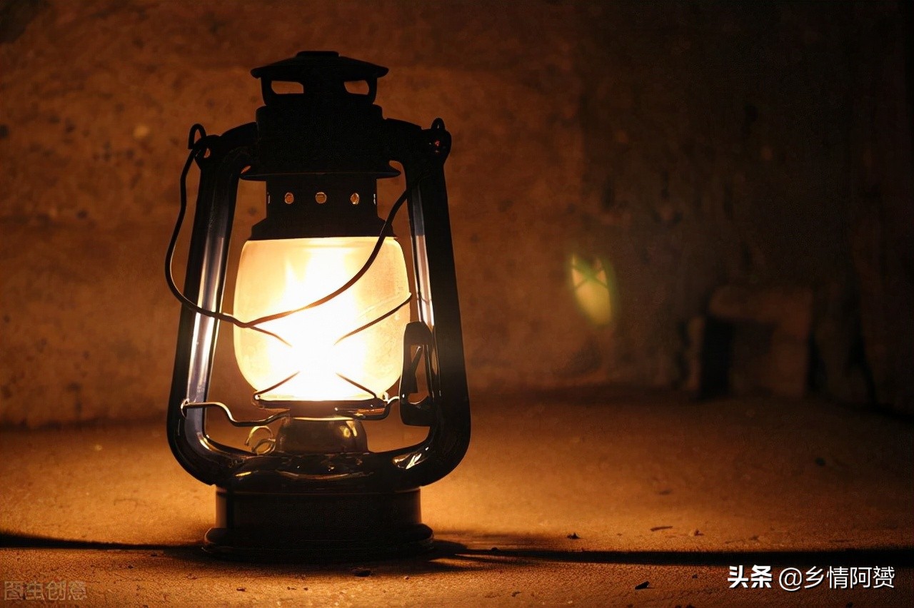 无人区遭遇狼群躲在车里,遭遇狼群袭击躲进房车里安全吗