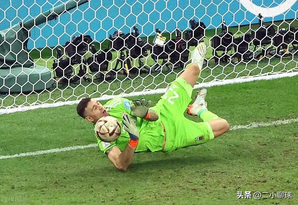 马丁内斯门将神扑,西蒙乔丹怒喷安东尼