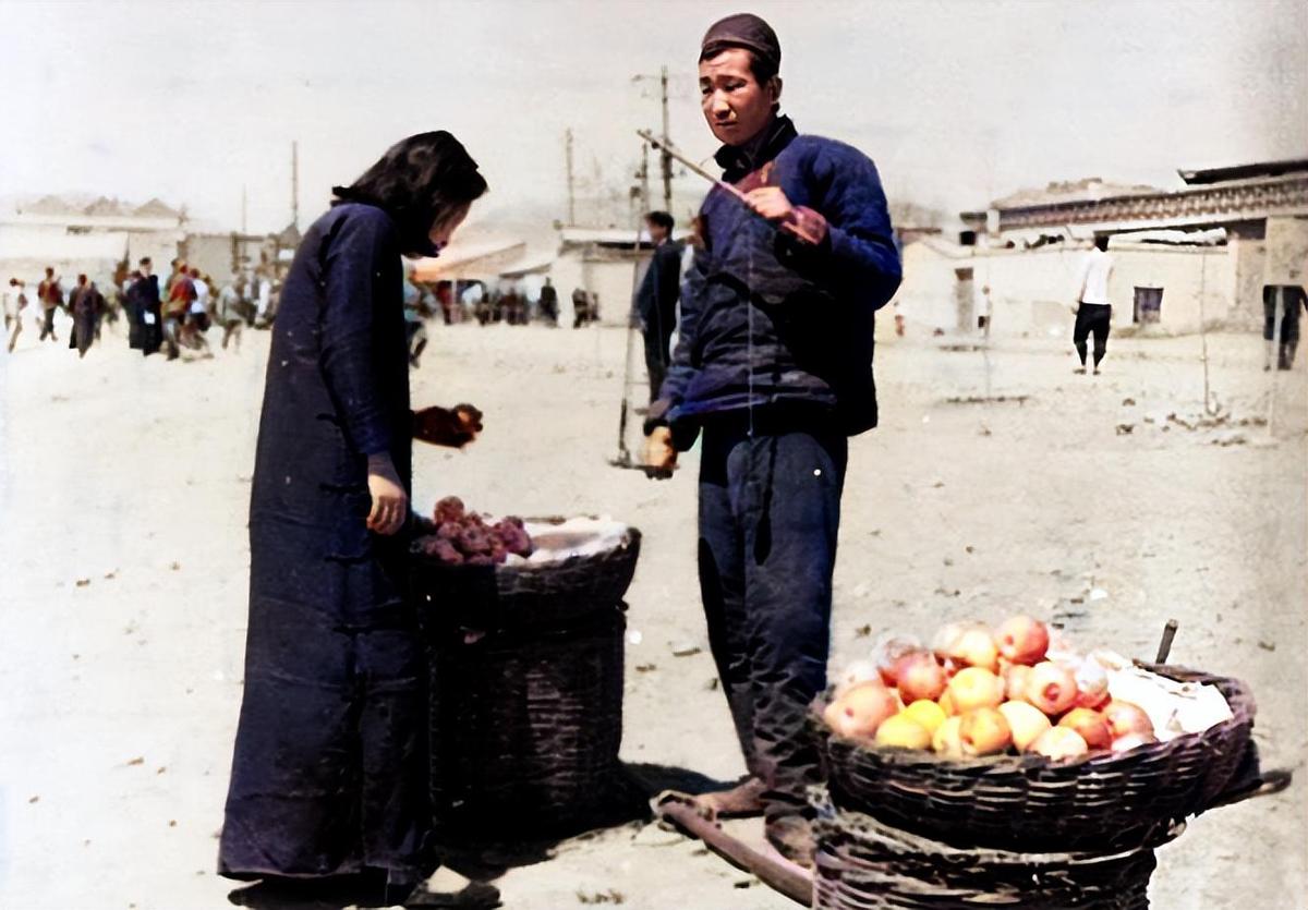 晚清男子被执行酷刑,清朝酷刑犯人游街示众