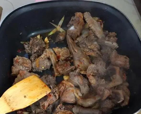 啤酒鸭如何做入口即化最好吃,家常风味啤酒鸭方法简单味道浓