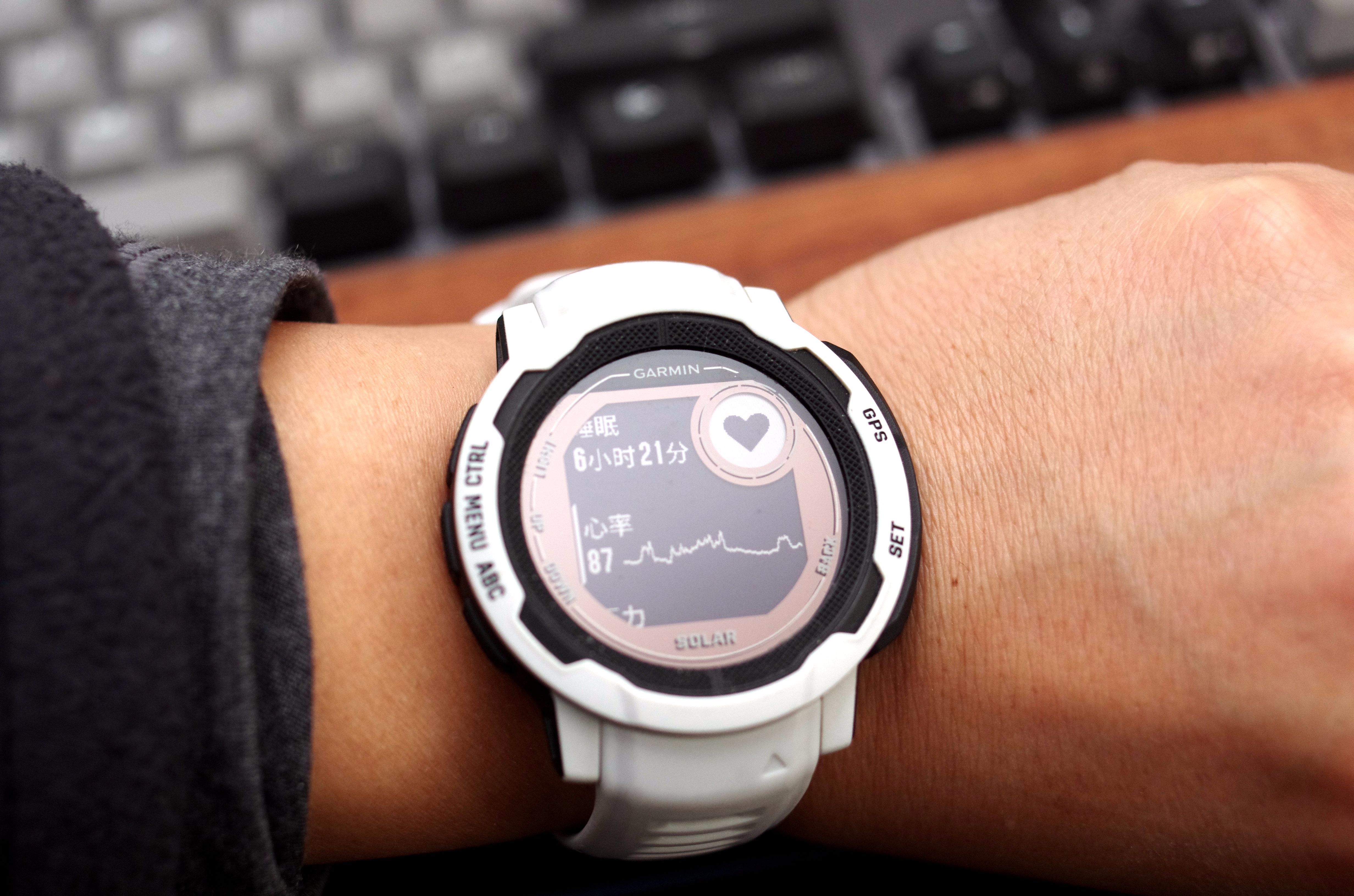 日常无需充电的太阳能智能运动手表：GARMIN本能Instinct2体验