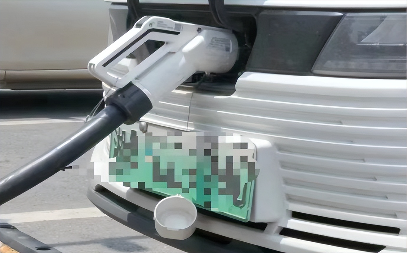 被租车公司“忽悠”的司机们:月车租3850,日流水不够付电费