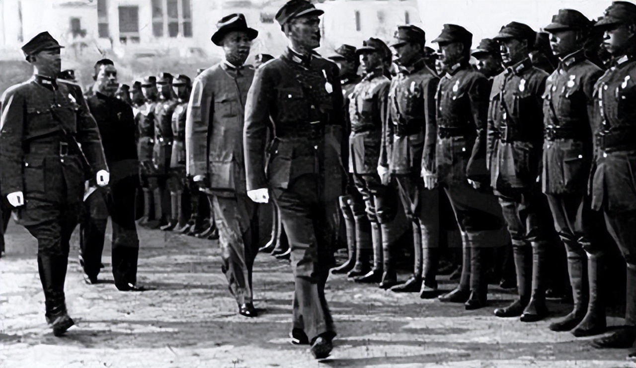 1945年重庆谈判，毛主席全身而退，阴谋落空的蒋介石后招是什么