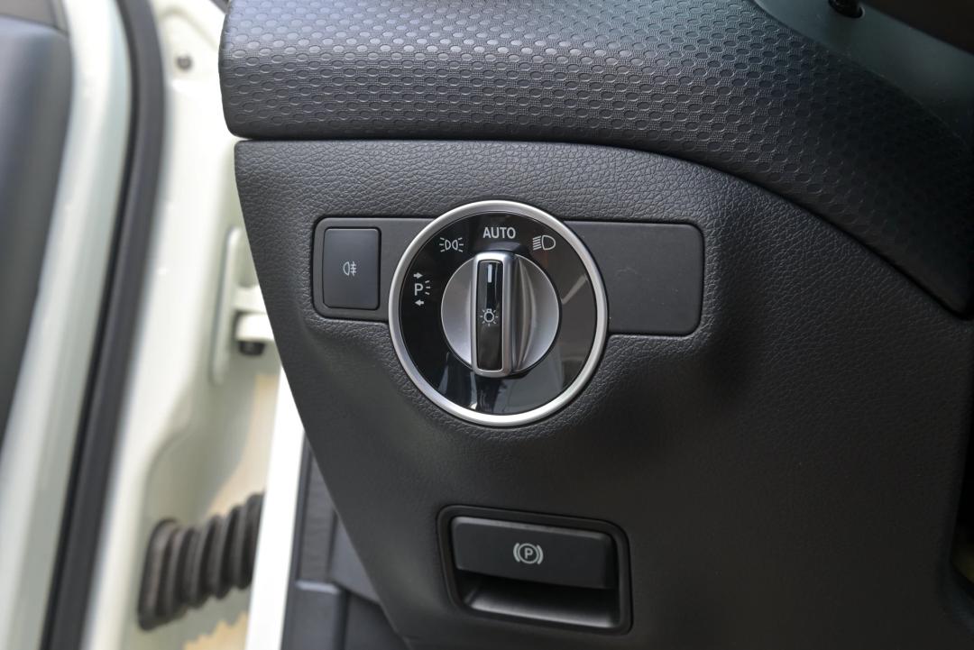 奔驰a200和奔驰b200哪个好,奔驰cla和奔驰a200哪个更值得买