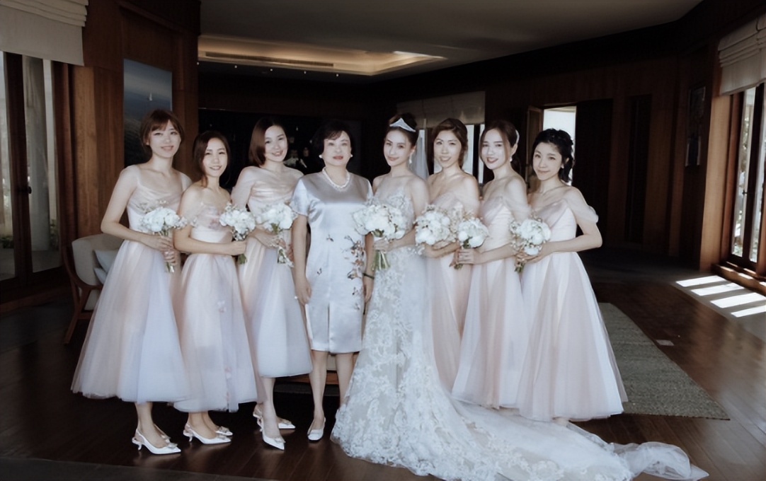 比窦骁婚礼更热搜的是陈婉珍脖上的澳白，一颗20万！扒一扒三姨太