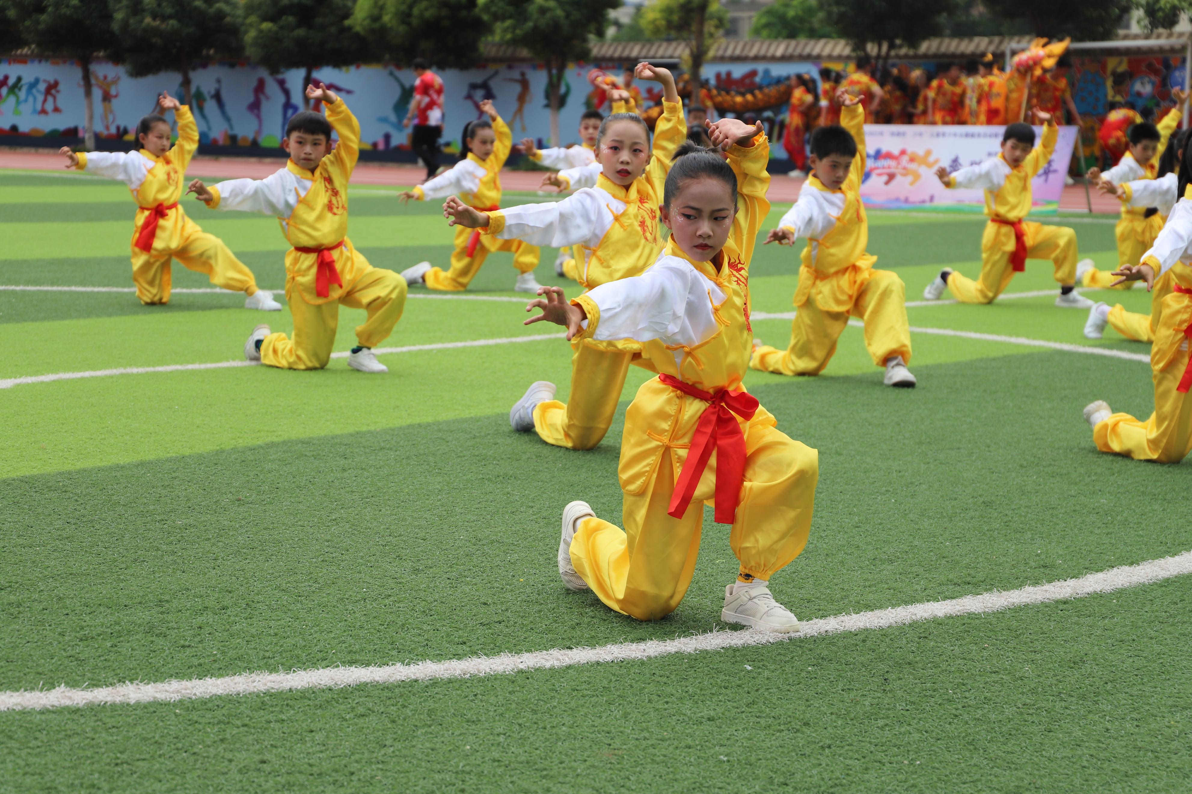 快快乐乐运动踏踏实实学习麒麟区丰富课后活动为“双减”安装“弹射器”