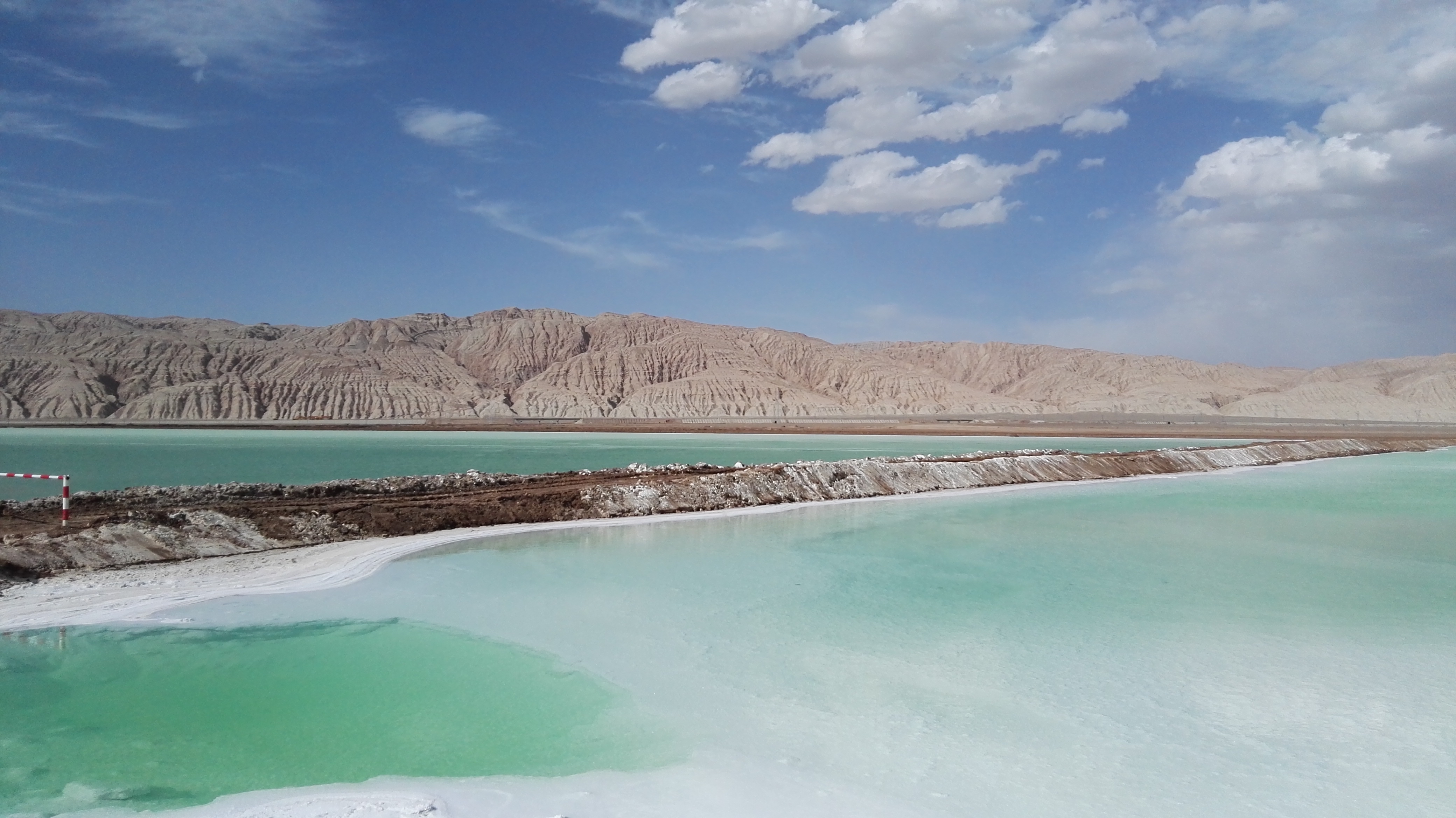 青藏高原青海西部翡翠湖一日游,自驾青海茫崖翡翠湖入新疆路线