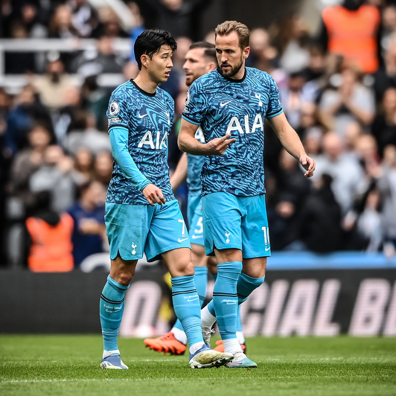 一场5比0让英超争四悬念重生,一场2:2让英超争4格局突变