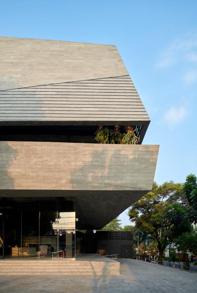 可弯曲的柔性岩板:比天然石材更轻薄,比超薄石材更多样