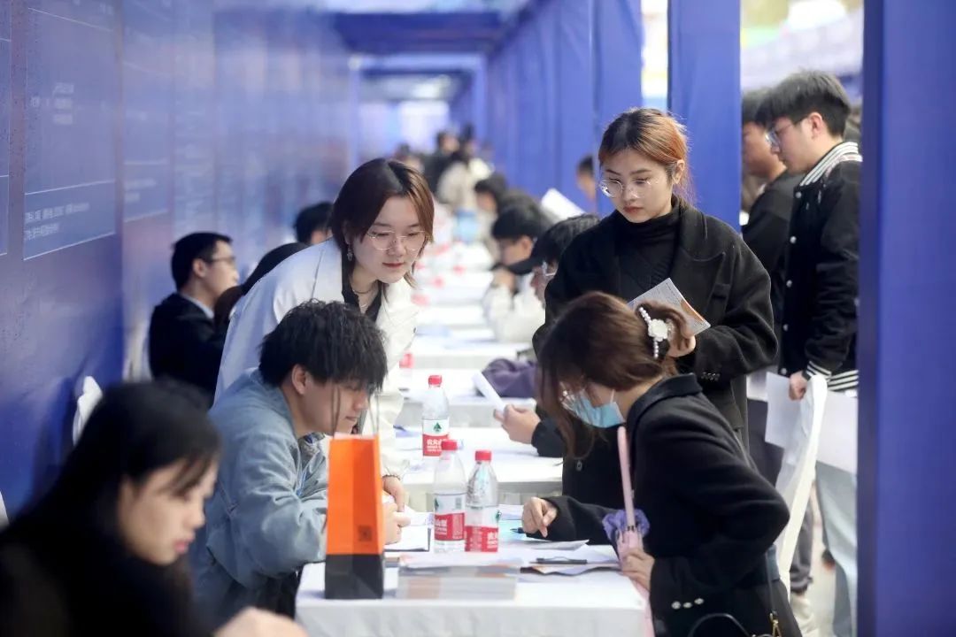 直播观看人数破千,观看人数破万的直播间