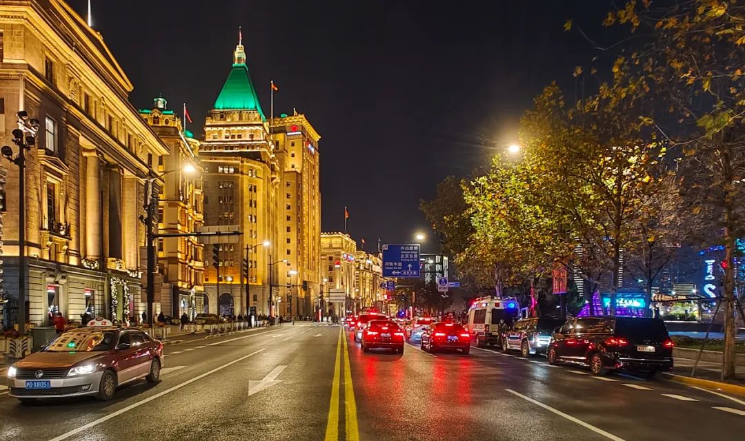 上海外滩夜晚灯光风景,上海外滩夜景灯光秀老外