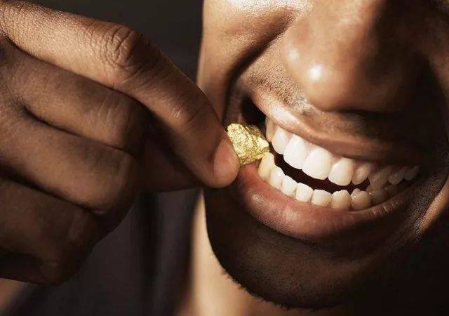 山西老农砍柴发现藏金洞,山西老汉发现山洞洞里藏金砖