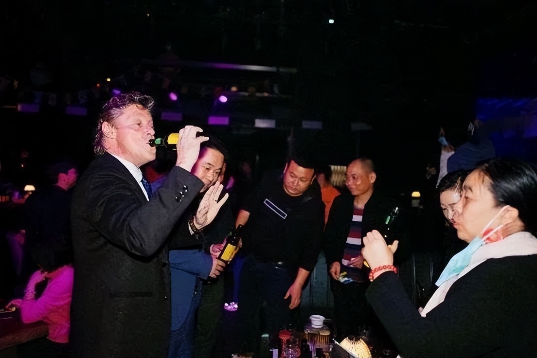 健康精酿啤酒品牌玻嗨皮携手英爵花园餐吧，打响世界杯营销第一枪