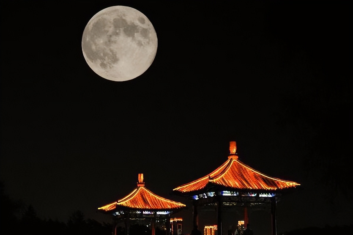 中秋共赏圆月的诗句,古今中外中秋咏月的古诗词有哪些