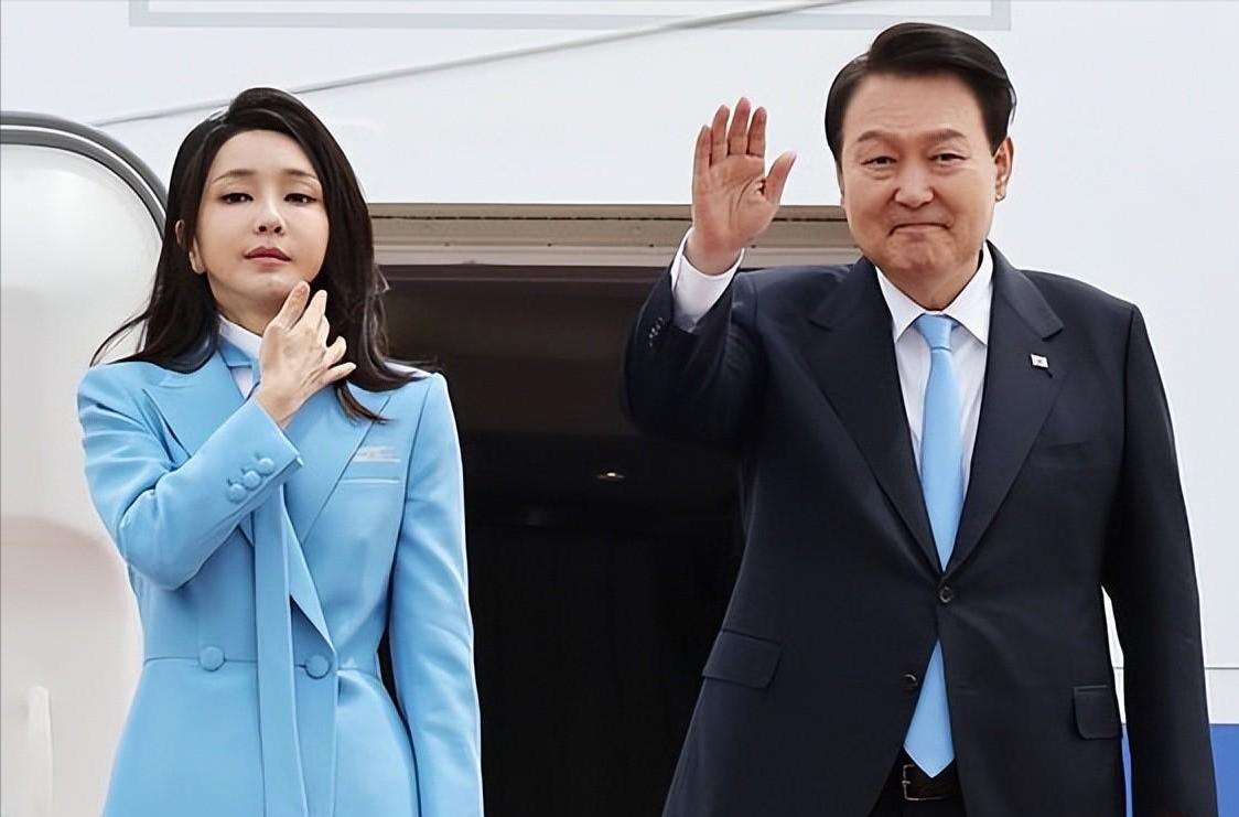 韩国总统夫人金建熙穿搭,韩国现任总统夫人美照