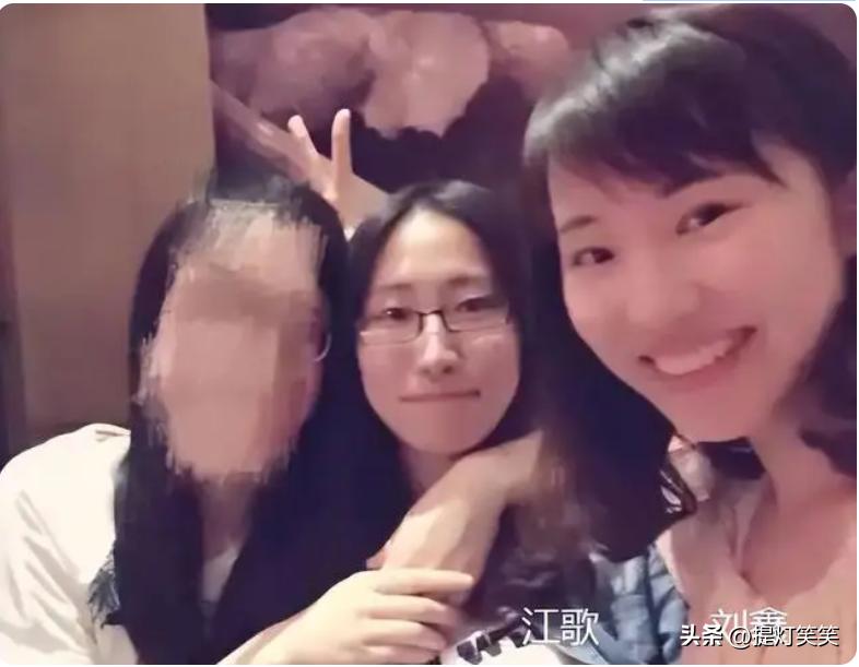 江歌母亲收到多少赔偿,江歌母亲下跪道歉