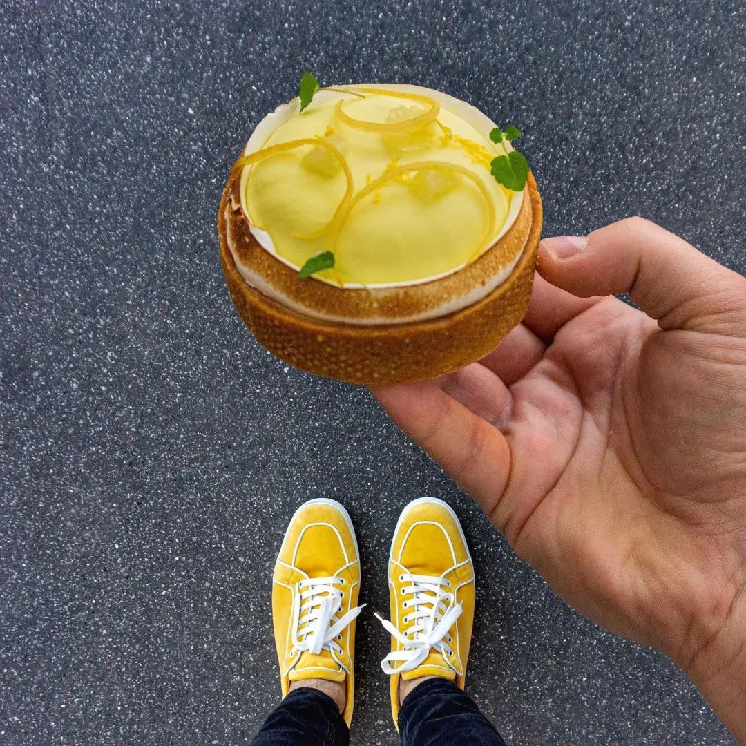 跟着「鞋子哥」逛巴黎甜品！每双鞋都适配！还能这么拍！