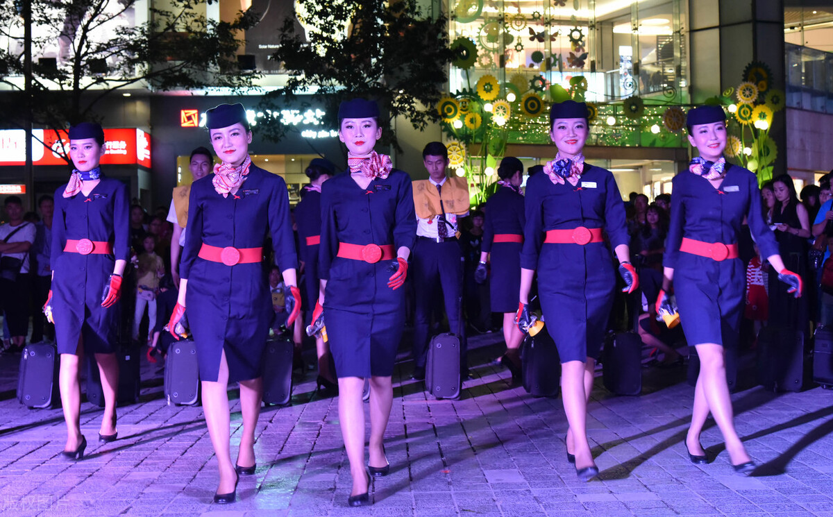 东航商务舱空姐颜值,东航空姐长得漂亮吗