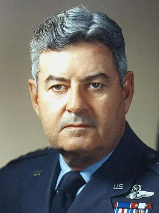 柯蒂斯李梅性格,柯蒂斯李梅简介