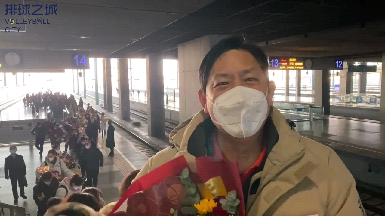 李盈莹等天津女排冠军成员凯旋受欢迎，王宝泉说出广大球迷心愿！