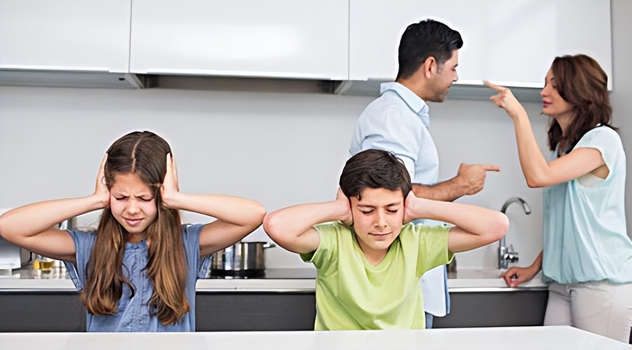 孩子叛逆打父母父母应该怎样处理,孩子打父母该如何处理