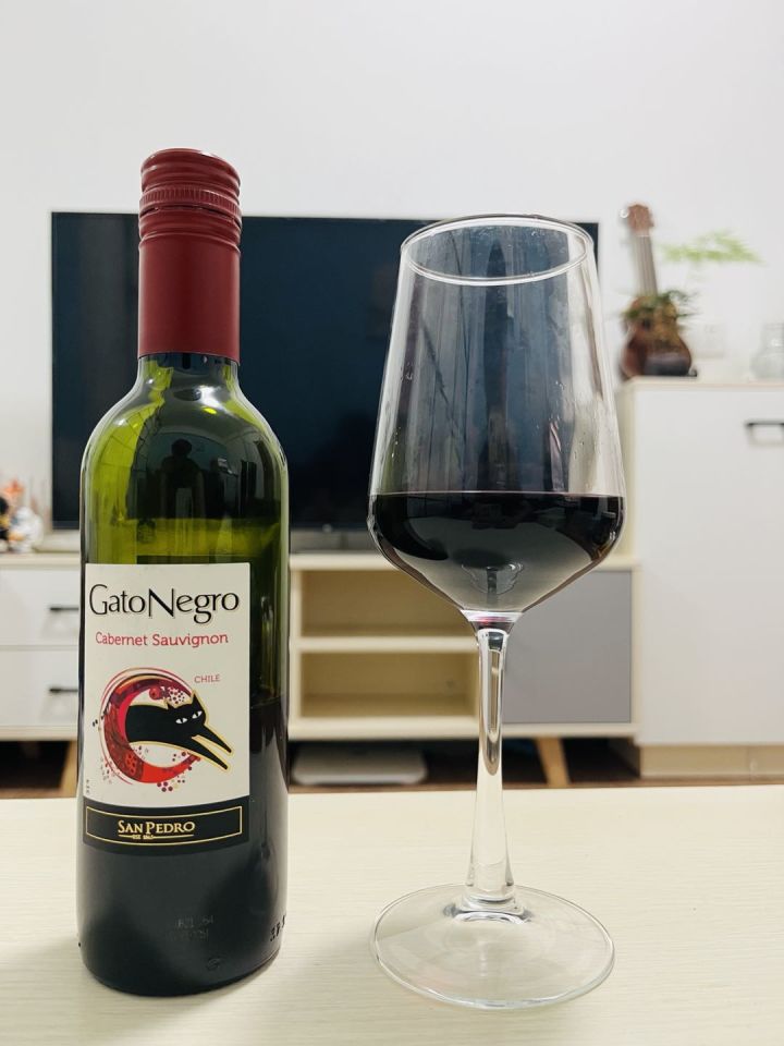 前段时间开始喜欢喝葡萄酒，买了这款黑猫葡萄酒体验一下
