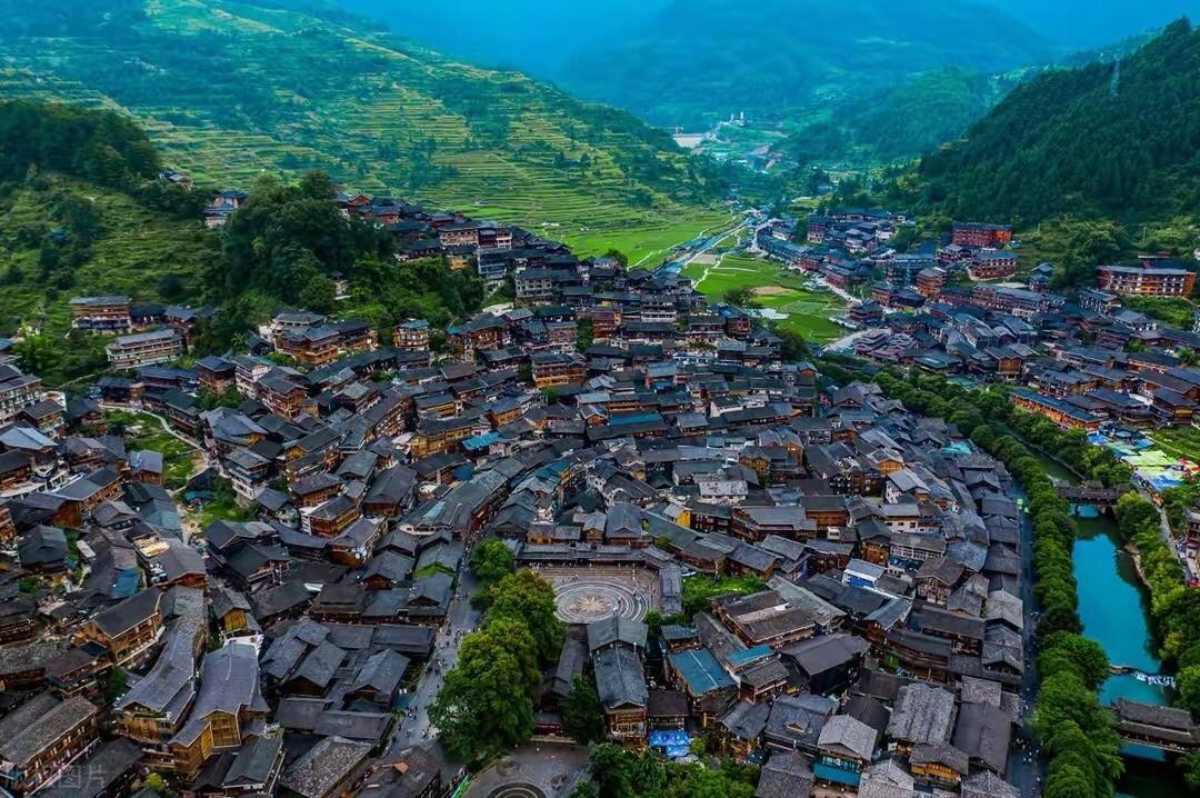 贵州千户苗寨大妈跳舞,贵州千户苗寨真实视频