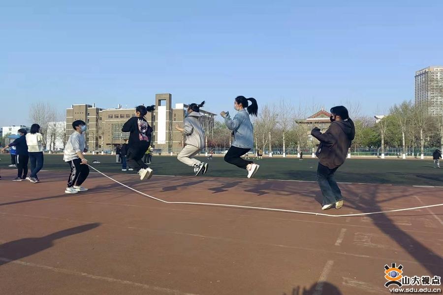 齐心协力战疫情凝聚青春正能量,同心战疫点滴温暖