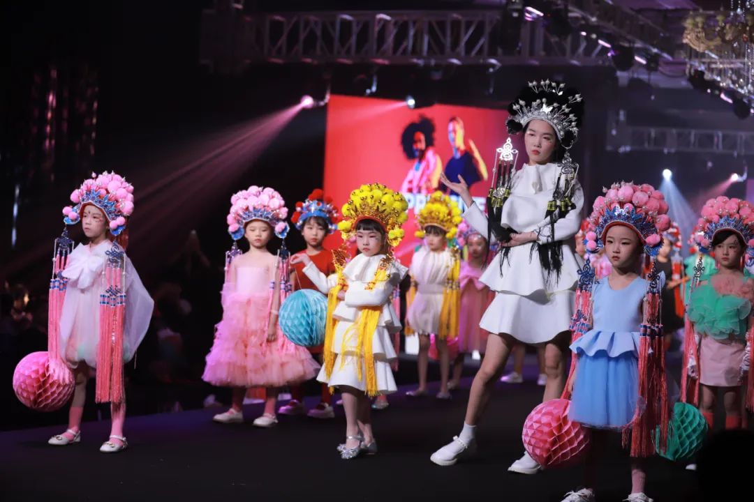 2021年国际模特时装秀,时装周2019少儿模特大赛