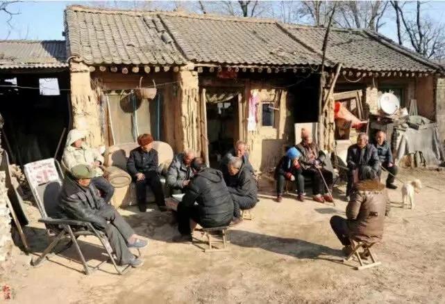 赚钱难了吗？把“赚”拆开，贝兼，就是别一条道跑到黑的意思