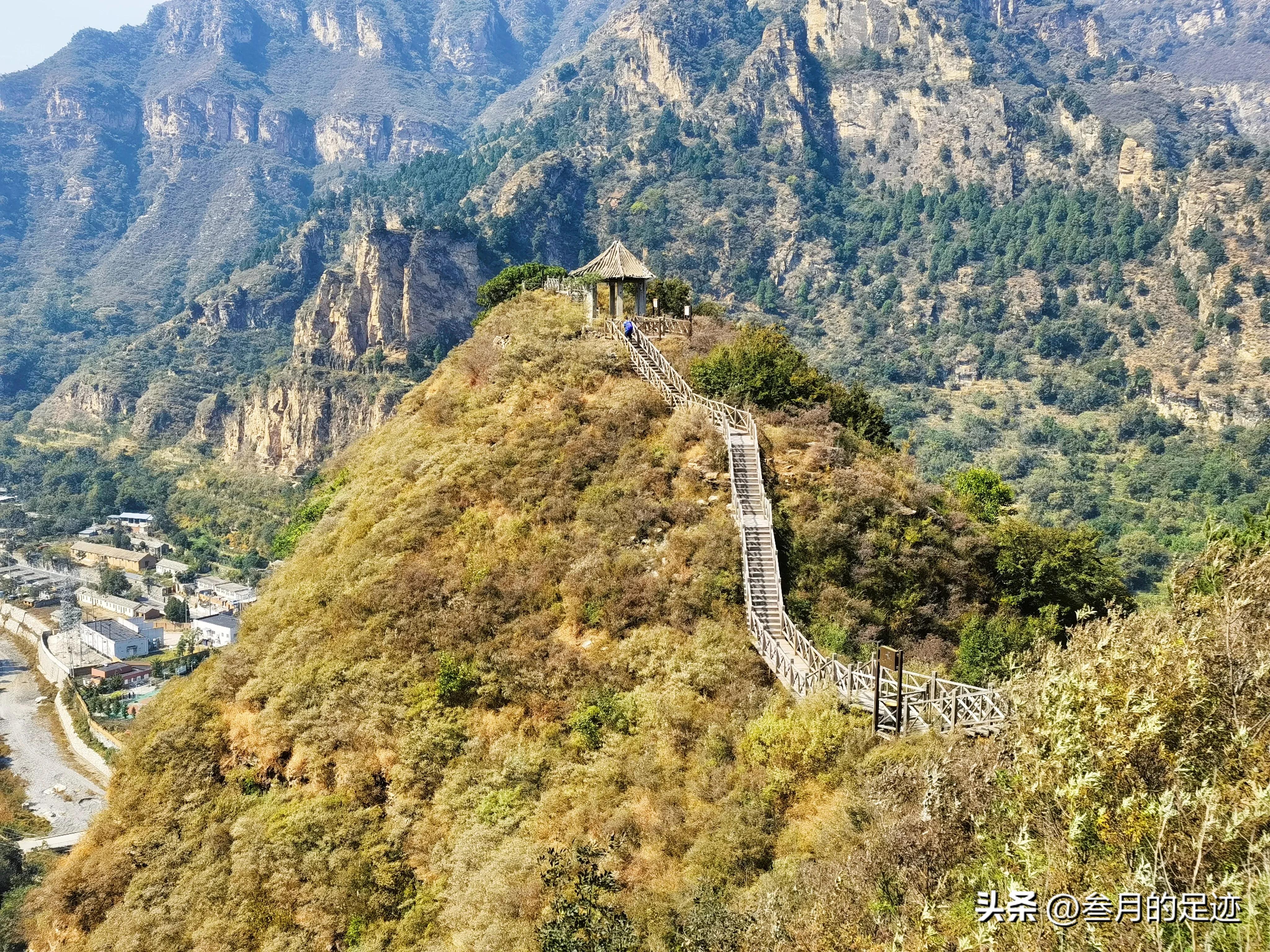 房山红叶最佳地点木栈道,北京房山森林游玩地方推荐