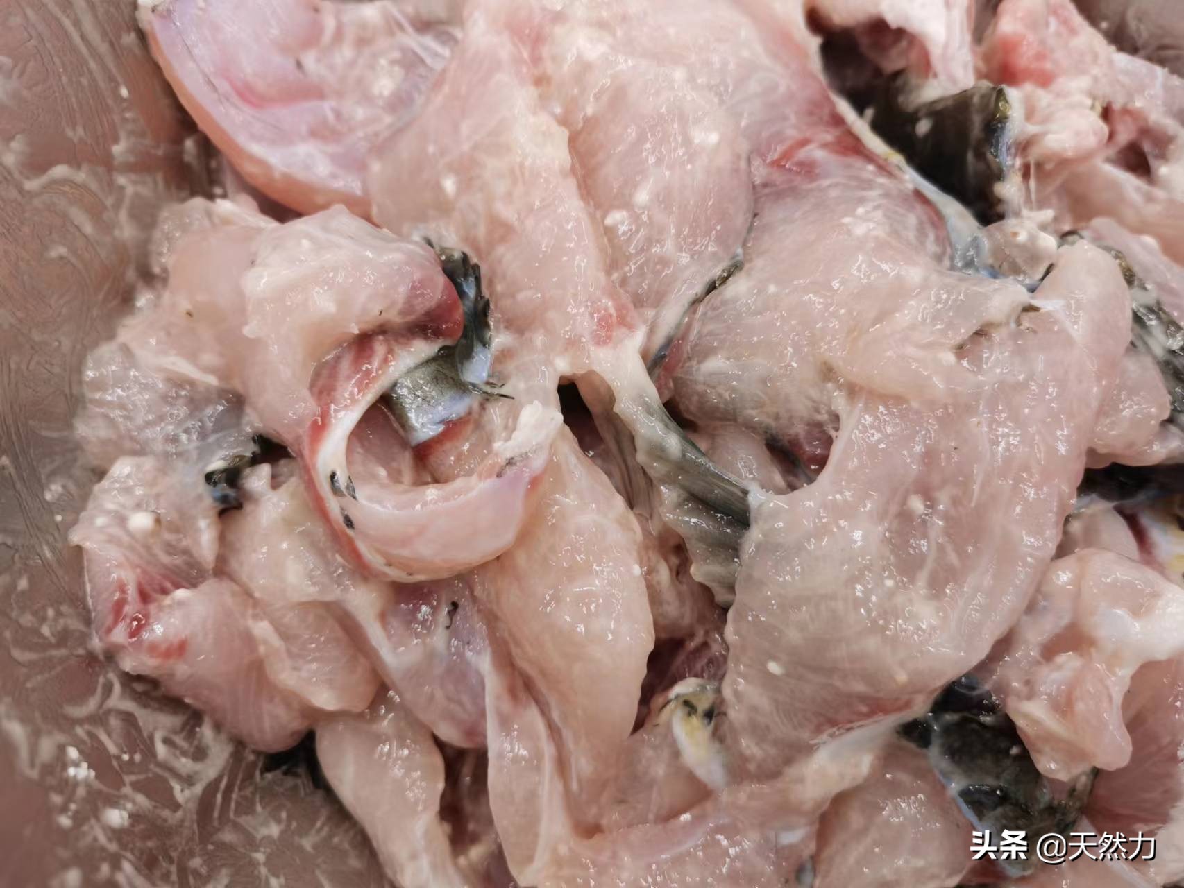 酸菜鱼正宗酸菜鱼的做法,酸菜鱼家常做法鱼肉鲜香滑嫩酸