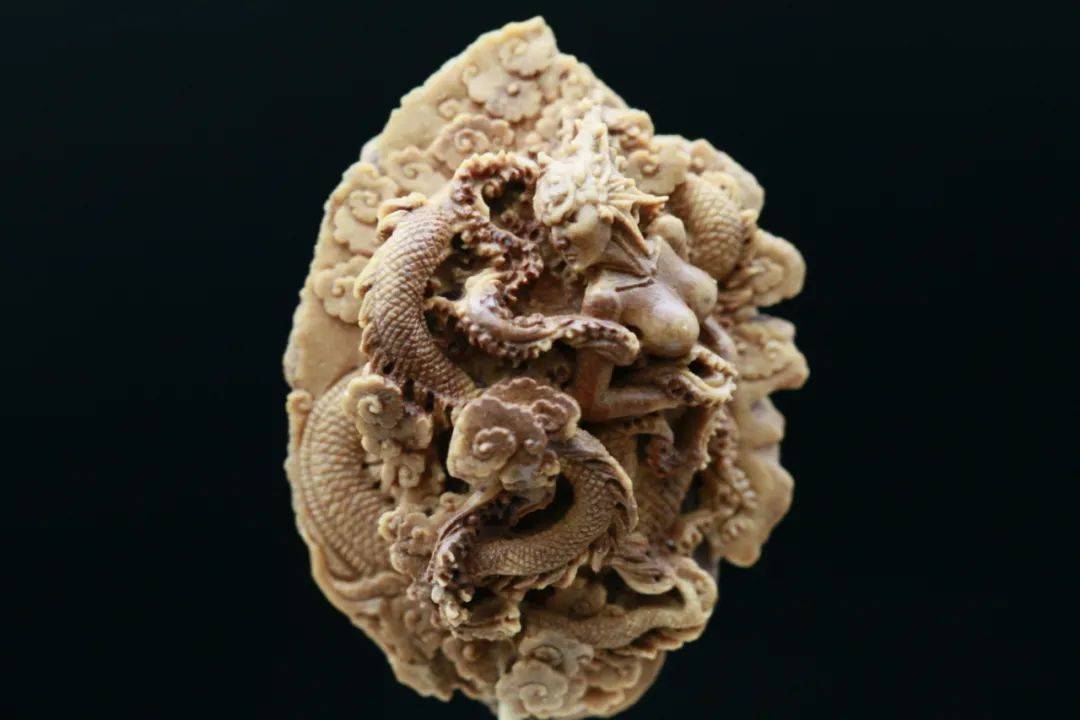 橄榄核雕方寸之间,舟山核雕方寸之间