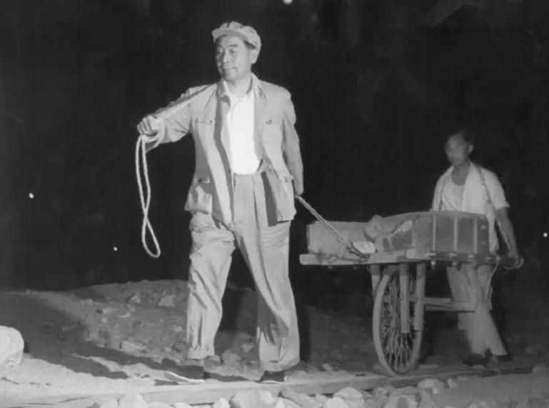 名人故事（人民公仆周恩来）