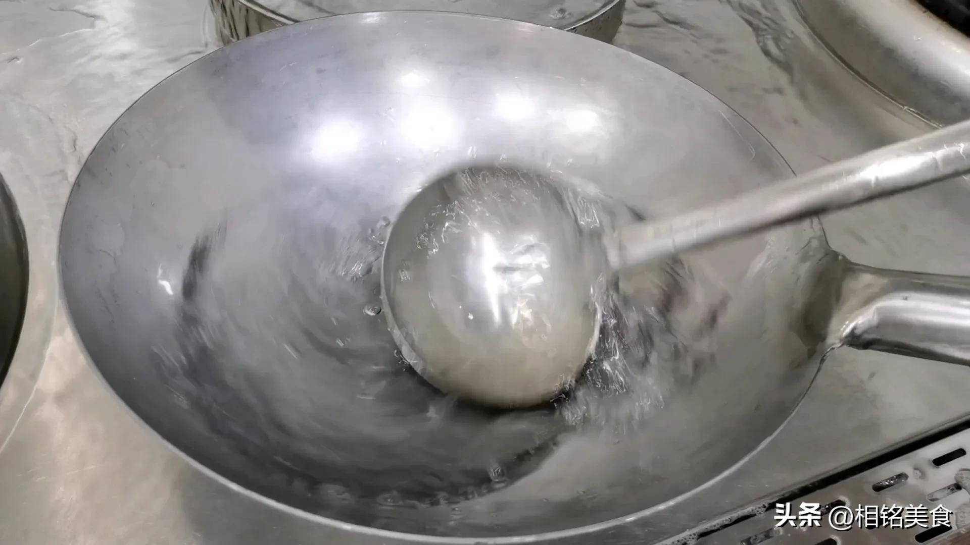 新铁锅怎样开锅小妙招视频,不粘锅的铁锅最佳开锅方法