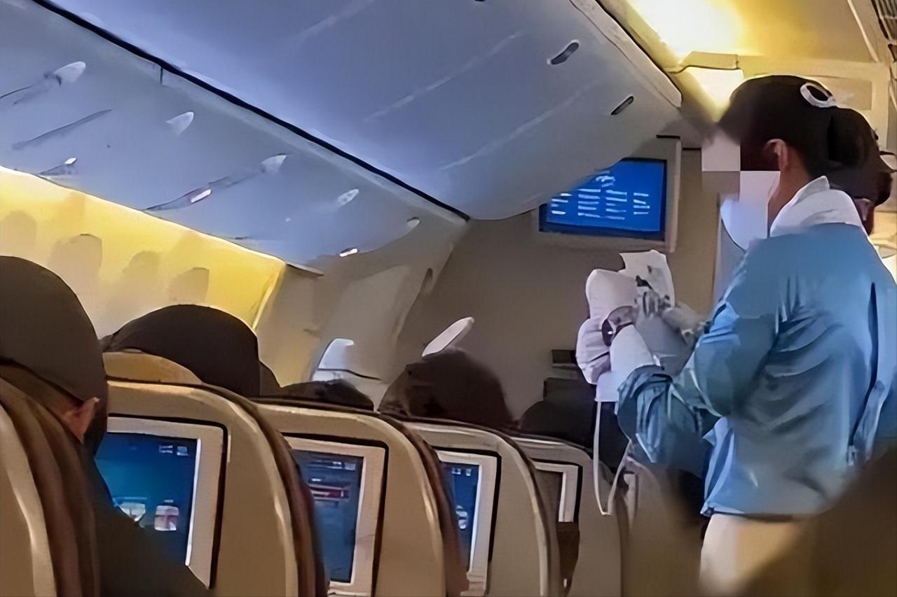 大连海关回应韩籍旅客挂白牌,大连机场给韩旅客挂白牌照片