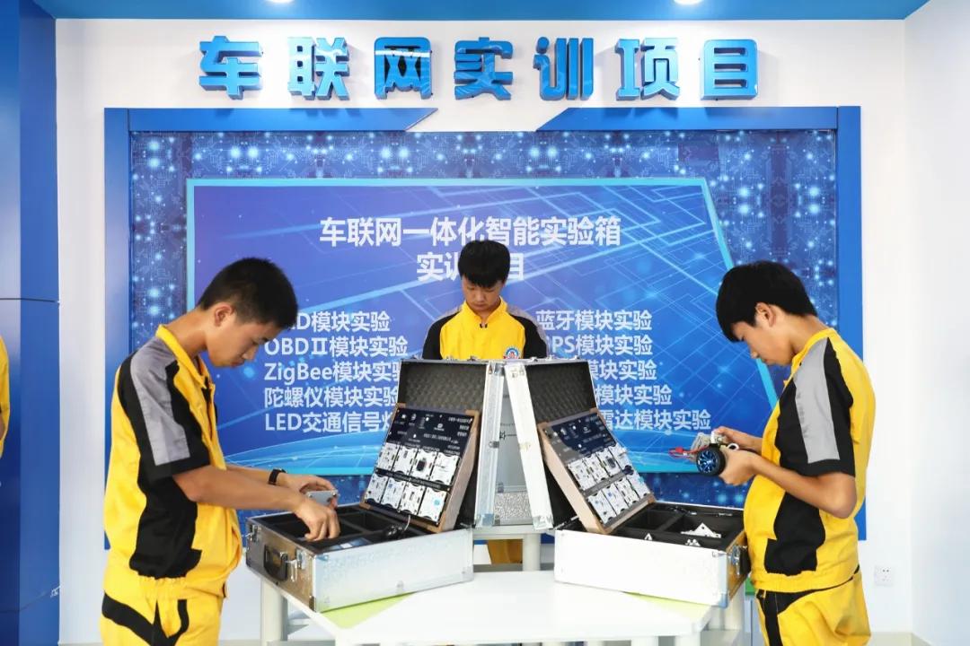 智能网联汽车技术专科应届生求职,智能网联汽车研发工程师职业概况