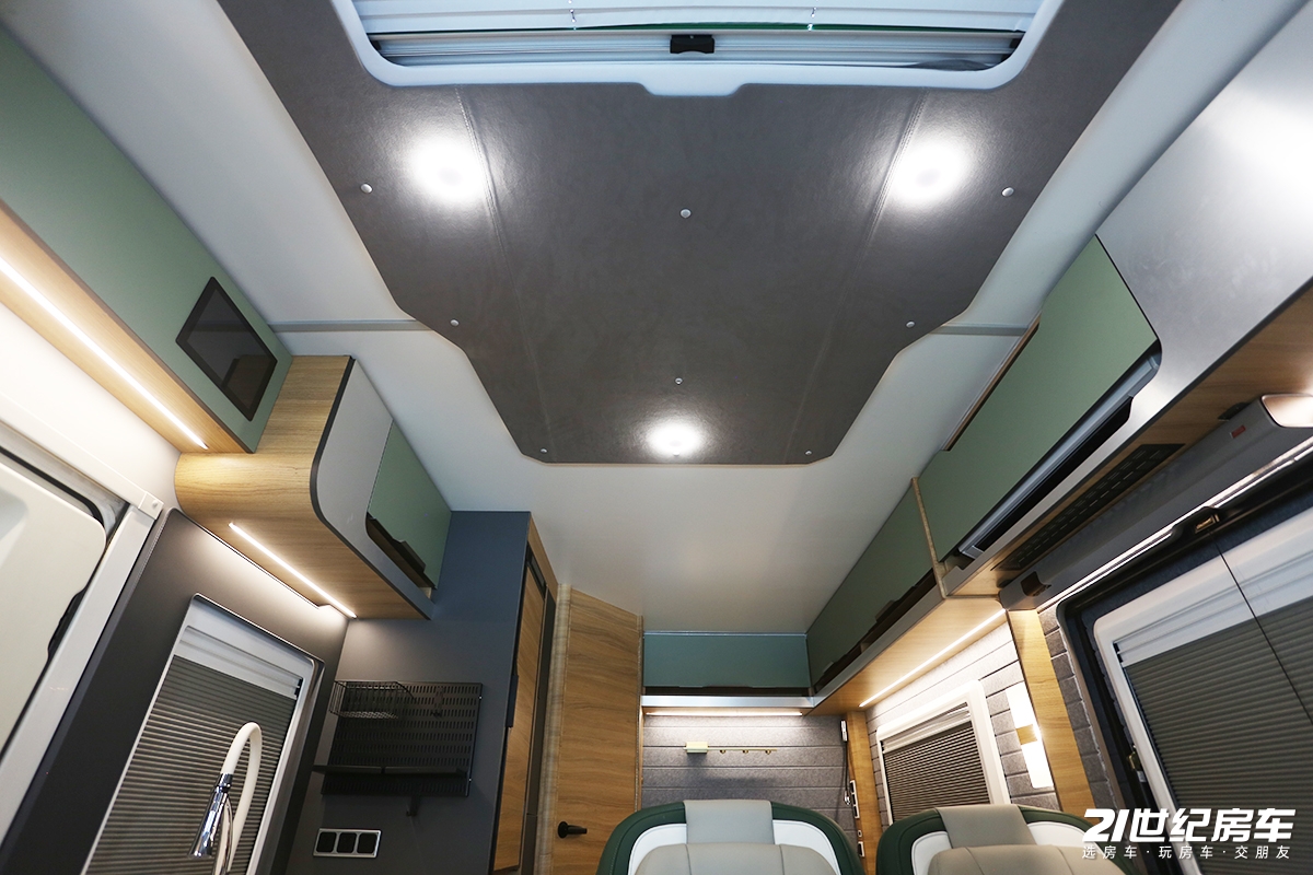 戴德房车urv2023款高配版,戴德云游C型大额头房车