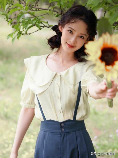 撩汉、乱认爸、男男接吻，这6位明星是没分寸感，还是“耍流氓”