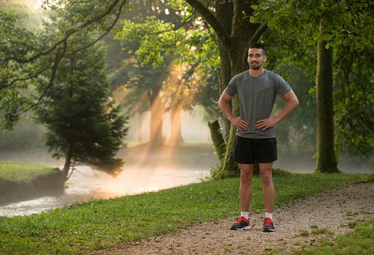 男士护肤指南有效打造健康肌肤,秋季男士潮流时尚