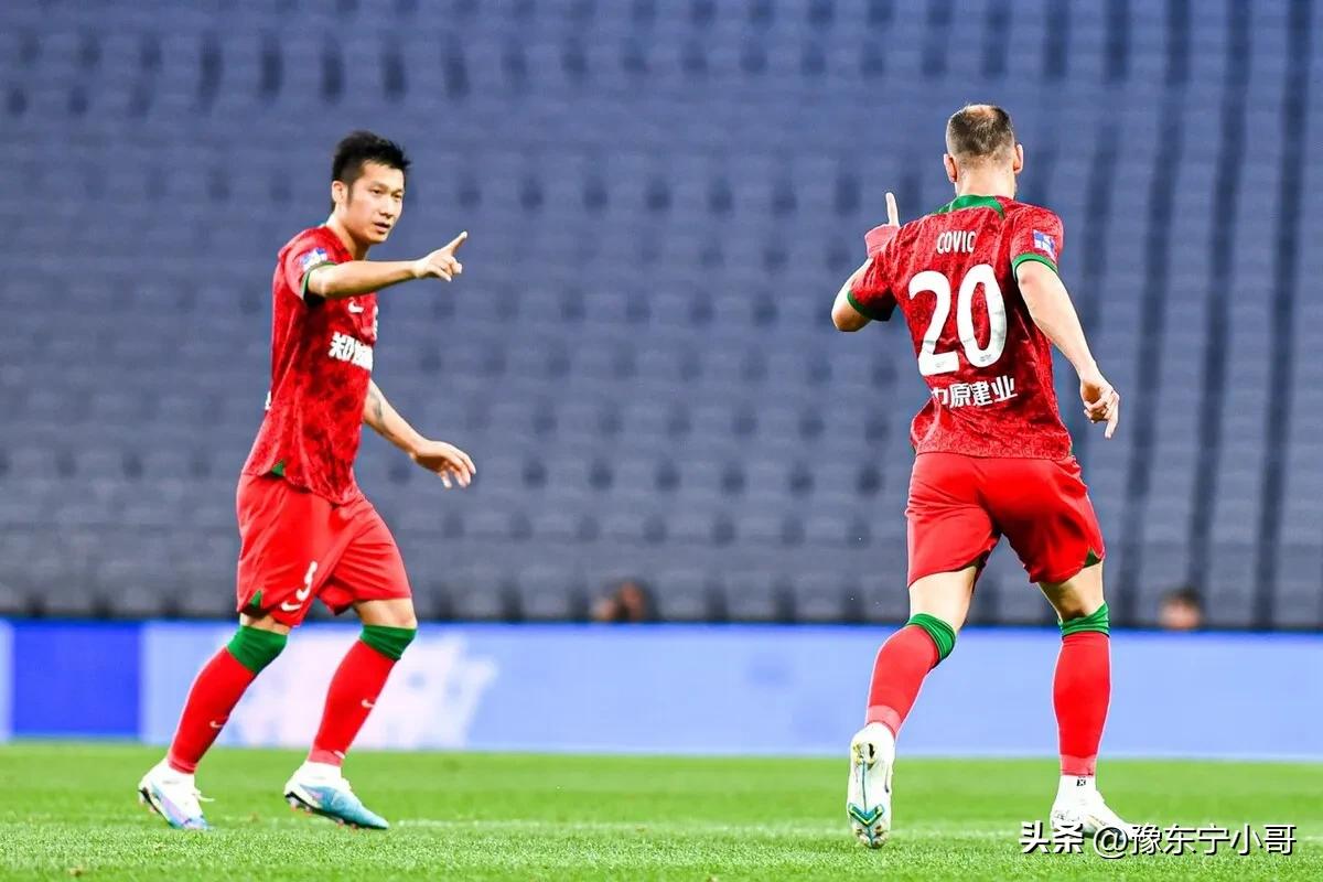 啥情况?难道都是球迷们一厢情愿,河南队这波流量被蹭的太难受了