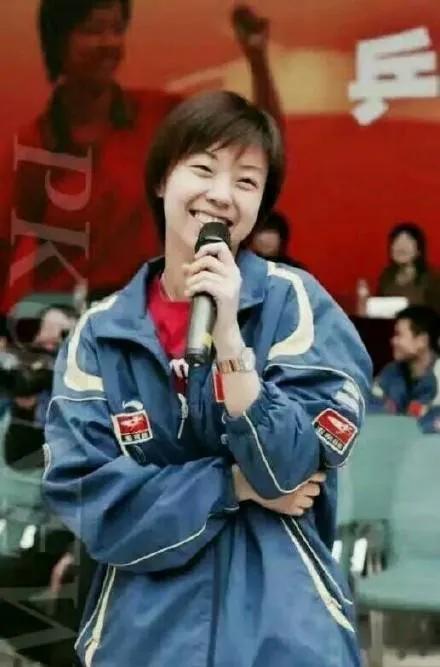 国乒女队王楠,王楠张怡宁女乒团体比赛视频