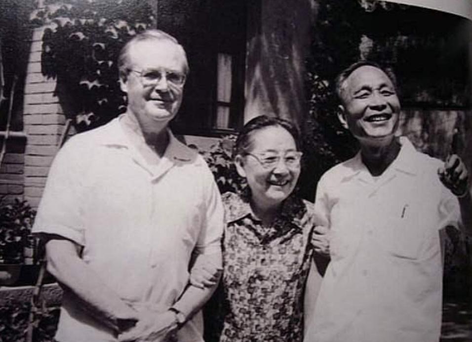 娶中国女演员，奋斗16年终入中国籍的沙博理，直言：我的根在中国