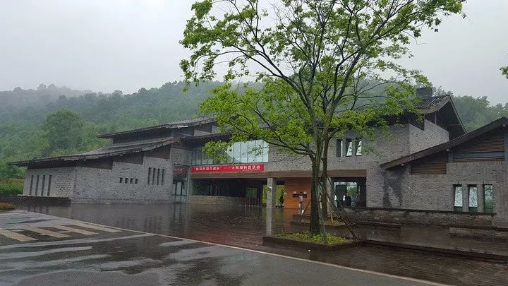 拜水都江堰问道青城山是诗词吗,拜水都江堰问道青城山完整版