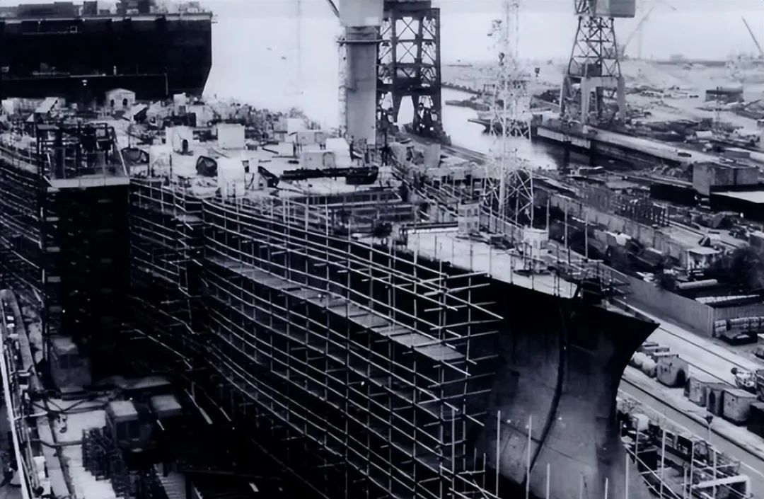 中国航母抄袭苏联?为什么他们执着于给中国*器武**找“爹”?