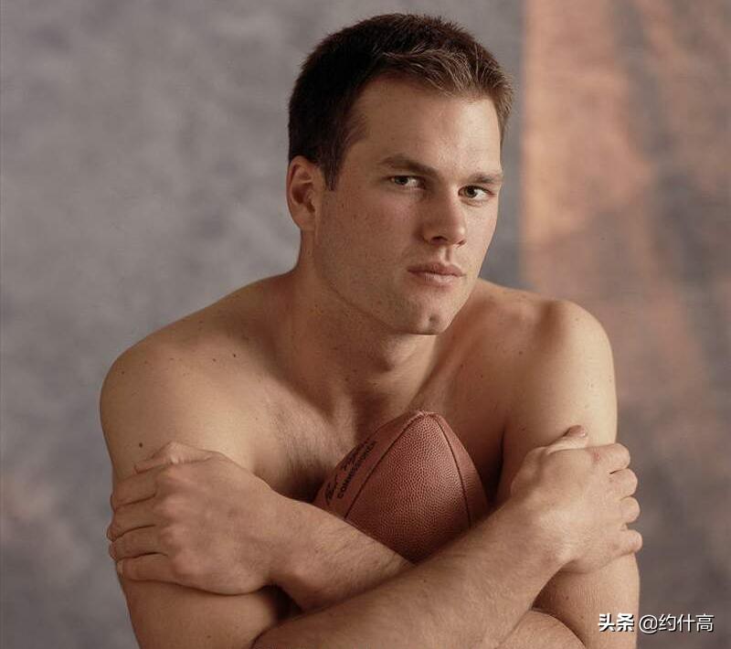 橄榄球性感*男猛**喊话马斯克：把我的“糗照”从推特删掉