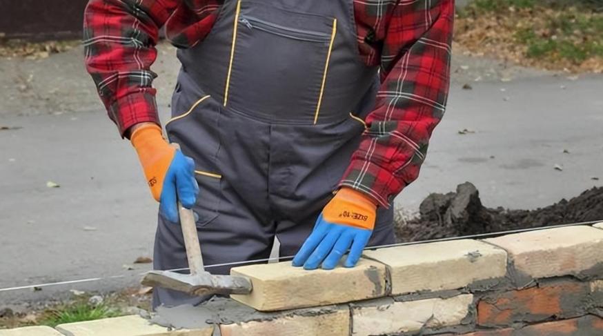 某地女子工地干活撞见男子撒尿，日思夜想成病，竟报警让对方负责