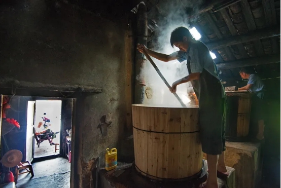 酿白酒设备陷阱,街头低价名酒骗局