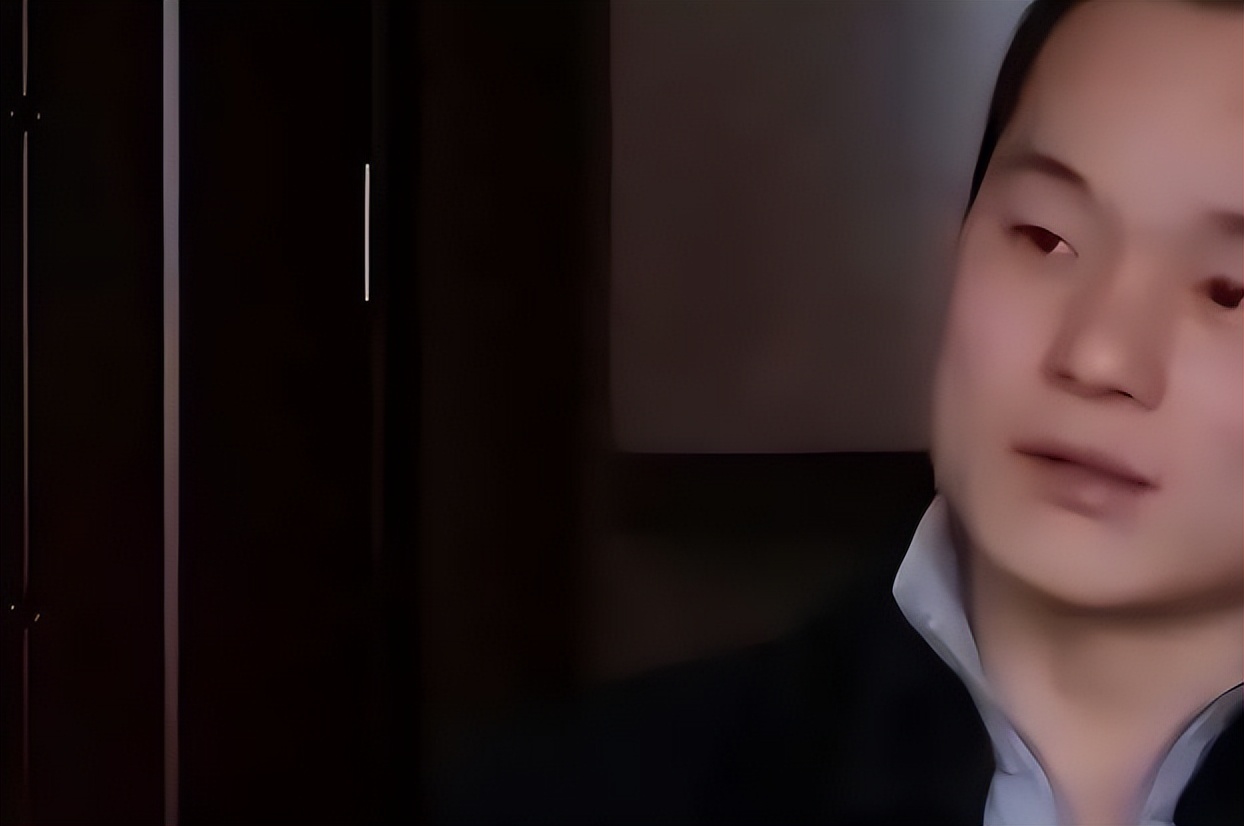 2015年湖北24岁校花被裸身囚禁，与蛇同住场面“污秽”，让人唏嘘