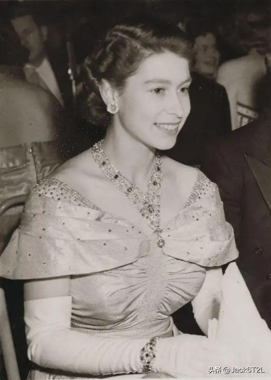 英国王室的基本礼仪和习俗,英国王室权力的变迁